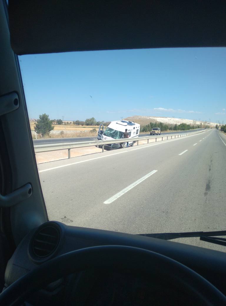 Karavan, Afyonkarahisar-Kütahya yolu üzerinde kaza yaptı! - Son Haberler