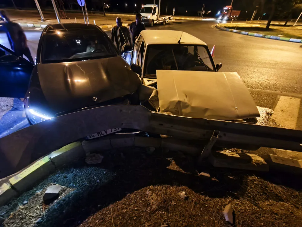 Konya'da trafik kazasında 2 kişi yaralanarak hastaneye kaldırıldı.