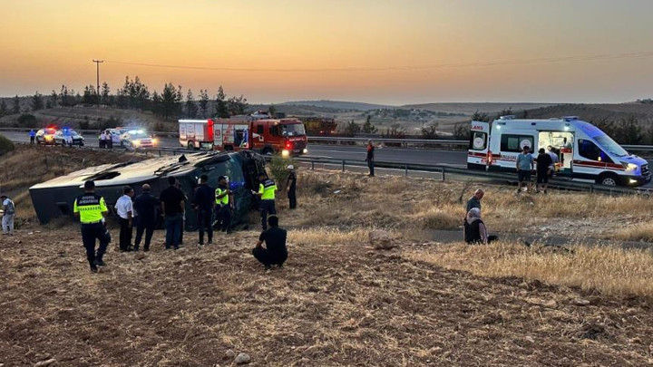 Şanlıurfa'da yolcu otobüsü kazası: 27 kişi yaralandı
