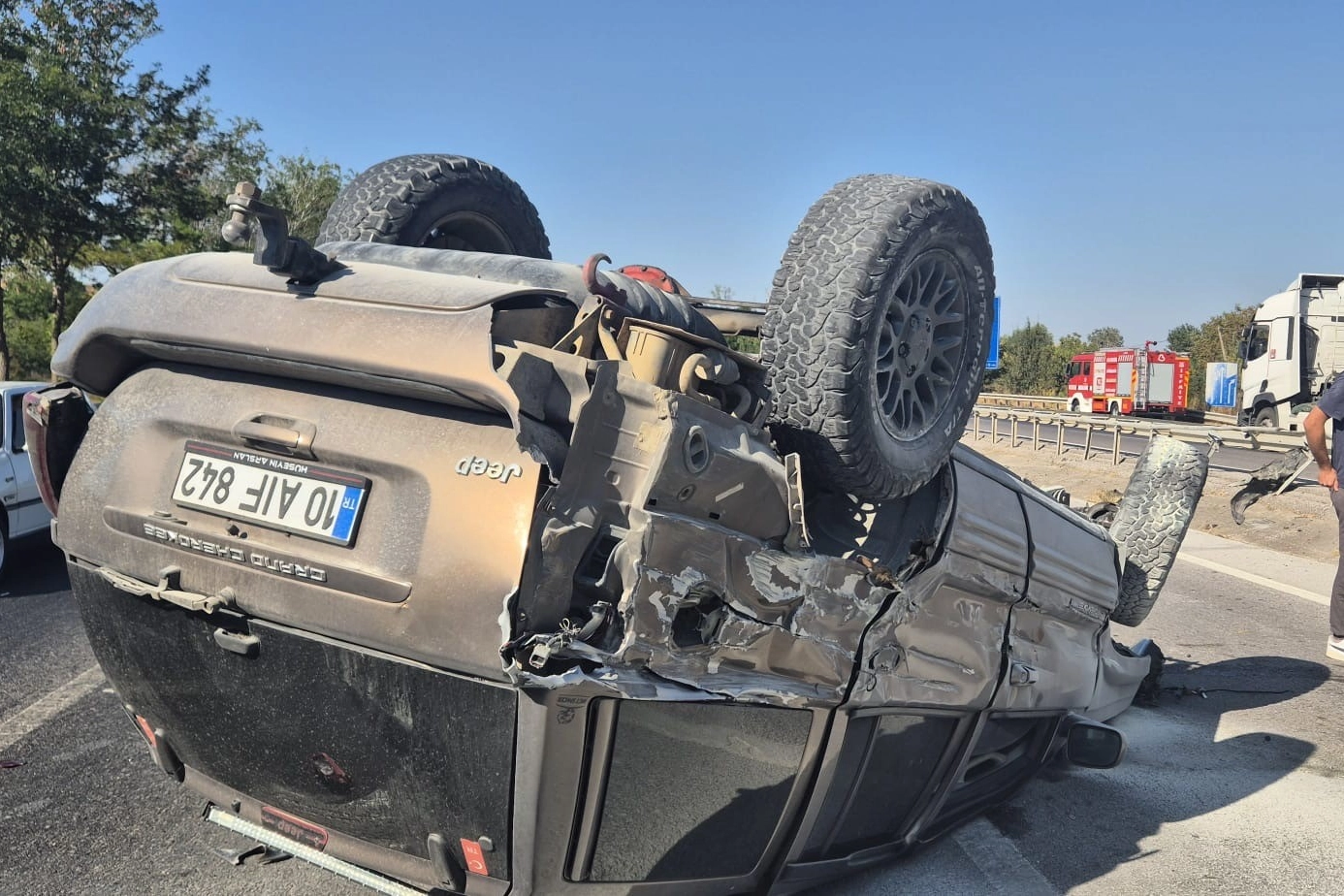 Balıkesir ile Bursa arasındaki karayolunda trafik kazası; 2 kişi yaralandı.