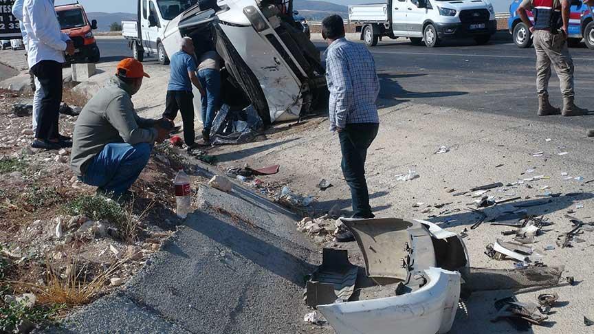 Kilis'te ardışık trafik kazası! Ölü ve yaralılar bulunuyor.