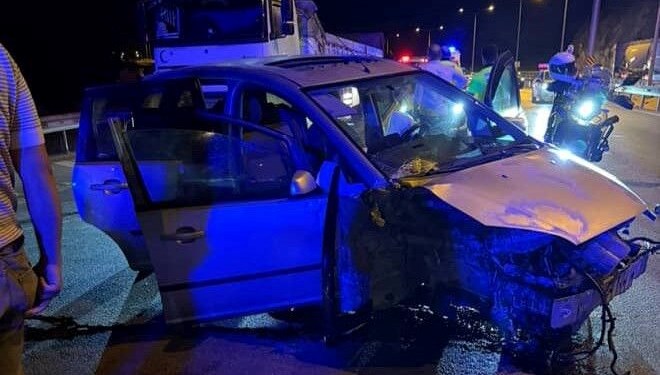 Otomobil kaza yaptı: Bir kişi öldü, 3 kişi yaralandı.