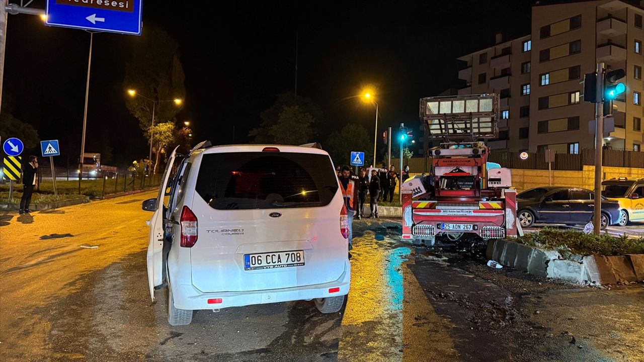 Kaza sonrası yaşanan kavgada 3 kişi yaralandı.