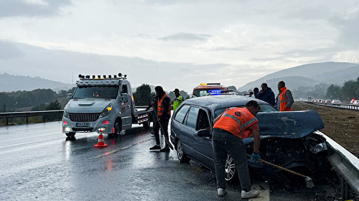 Anadolu Otoyolu zincirleme kaza ile sarsıldı: 1 kişi hayatını kaybetti, 2 kişi yaralandı.
