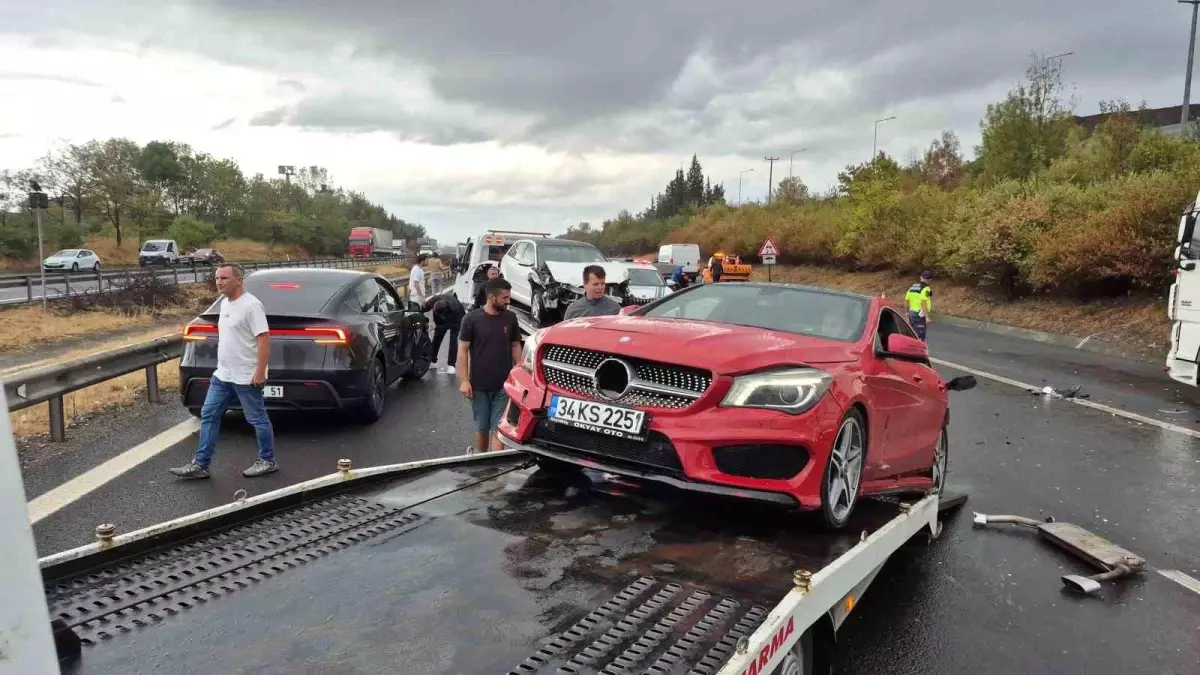 Düzce'de Korkunç Trafik Kazası: 30 Araç Çarpıştı, 1 Kişi Hayatını Kaybetti 16 Kişi Yaralandı
