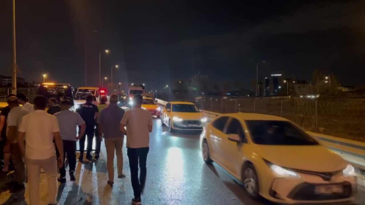İstanbul'da 8 araç birbirine çarptı.