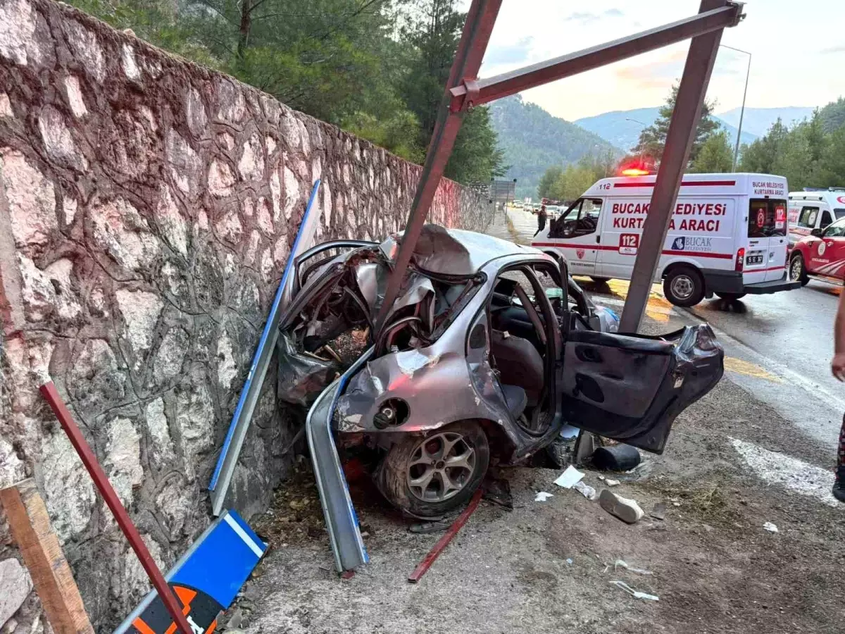 Burdur'da trafik kazasında 3 kişi yaralandı.