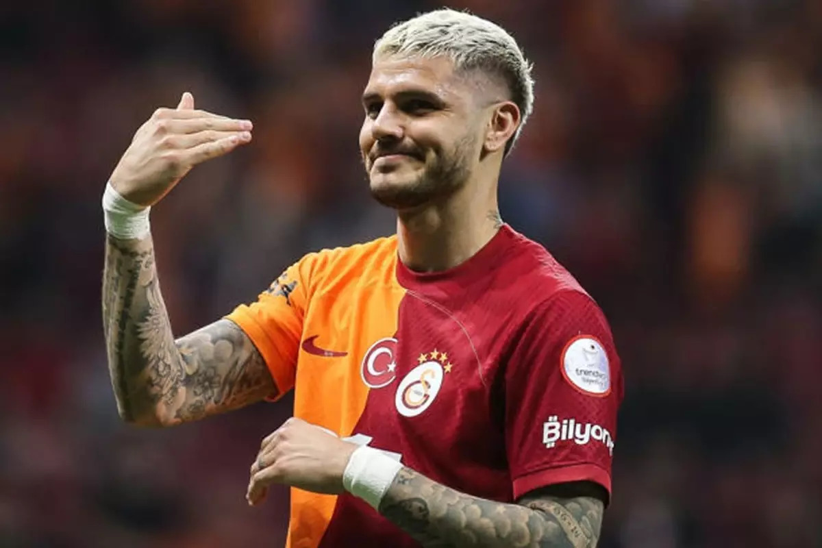 Icardi'nin pahalı aracı kaza geçirdi.