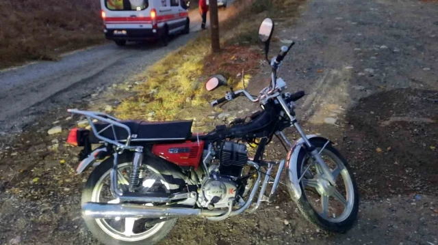 Motosiklet kaza yaptı, 1 kişi yaralı.