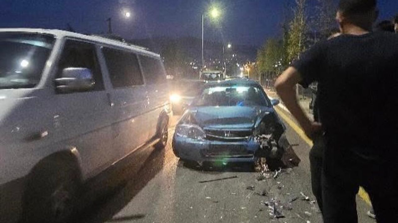 Niğde'de araçlar arasında zincirleme kaza oldu.