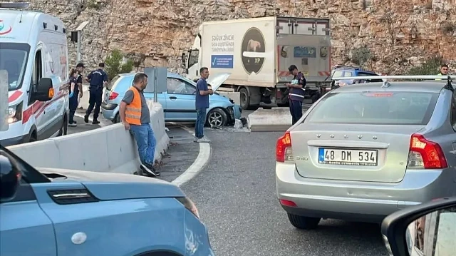 Trafik kazası Sakar Mevkii'nde: İki kişi yaralandı.