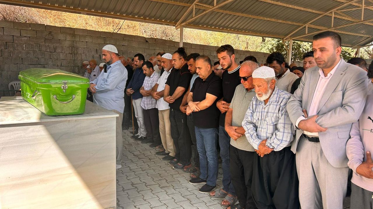 Altınözü'nde kaza sonucu ölen kişinin cenazesi toprağa verildi.