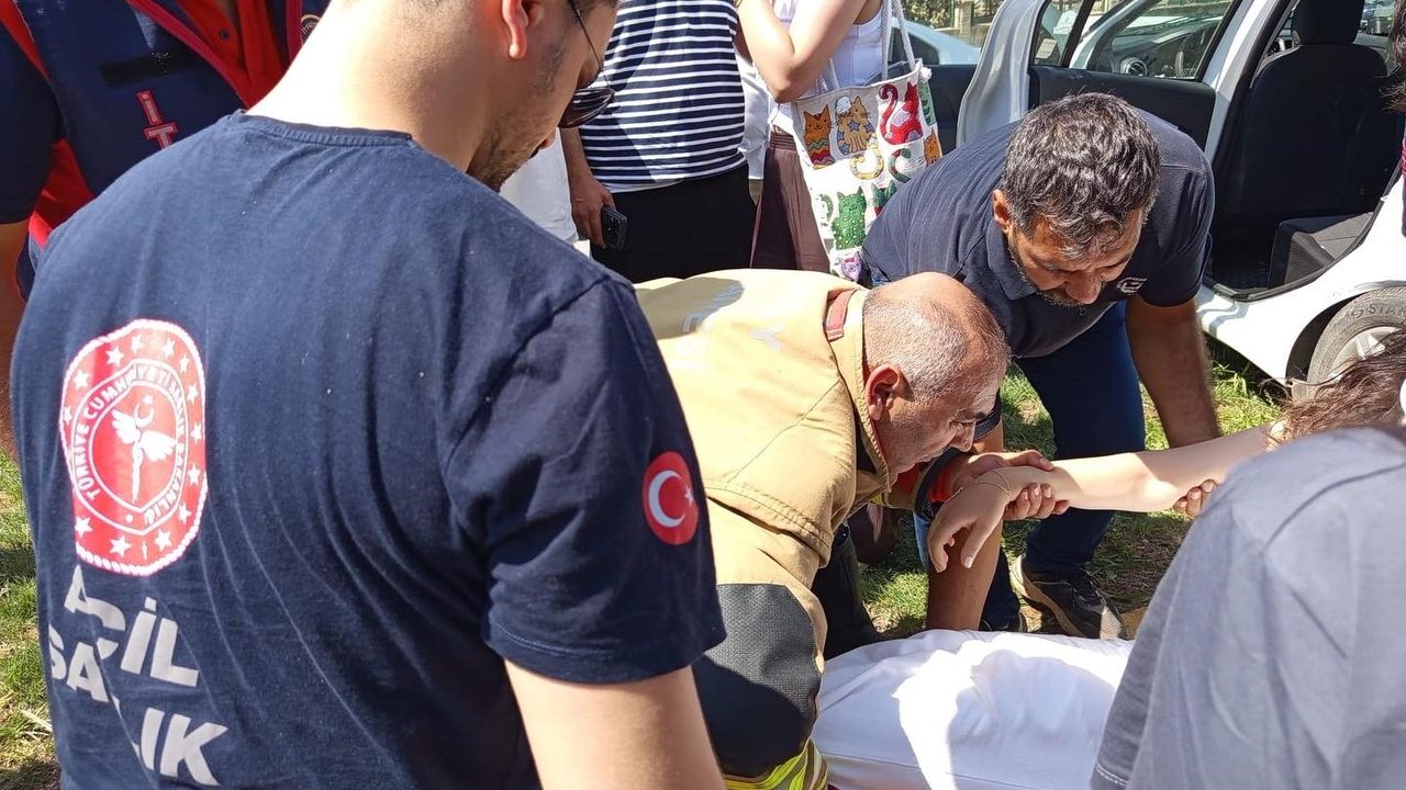 Hatay'da ardışık araç kazasında 5 kişi yaralandı.