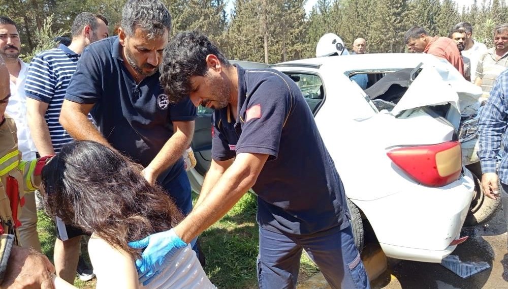 Hatay'da arka arkaya meydana gelen kazada altı kişi yaralandı.