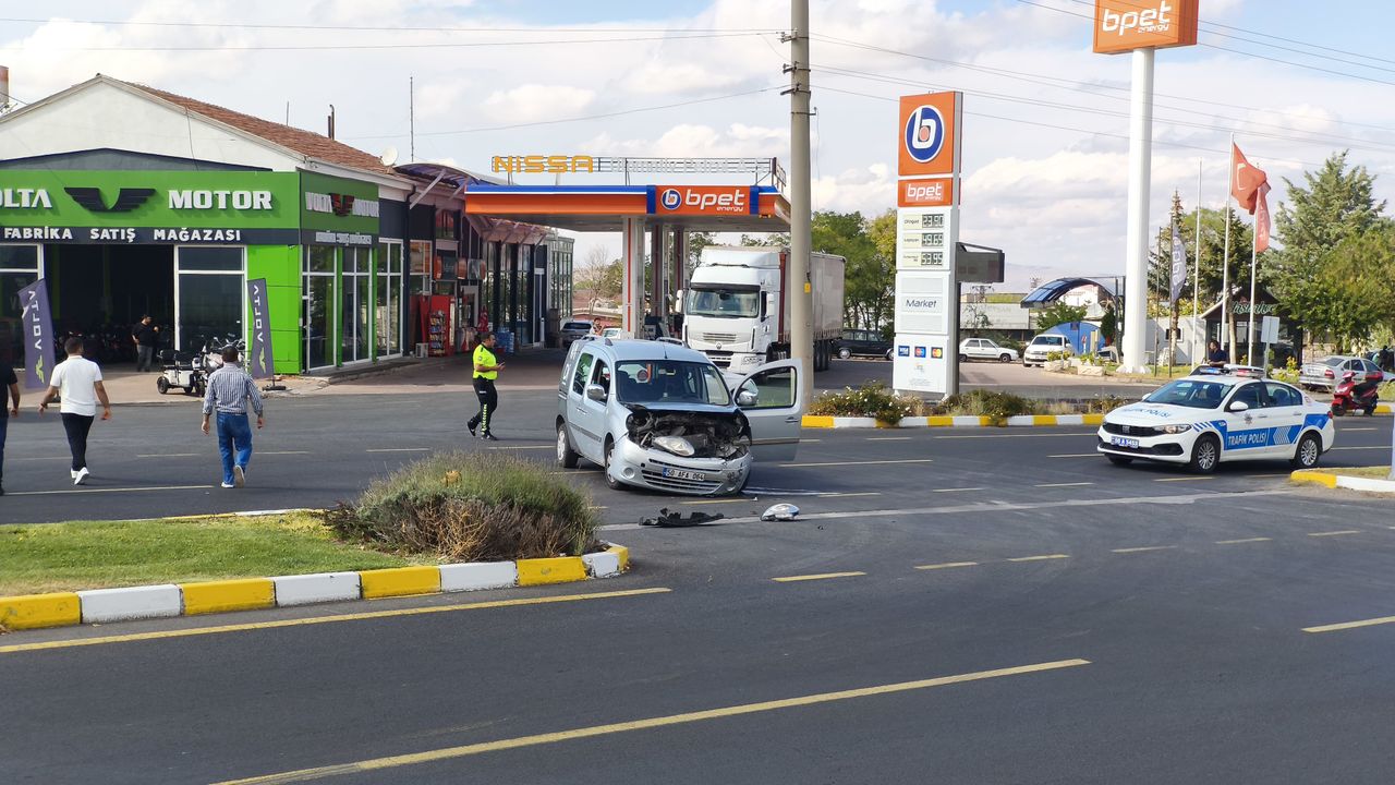 Nevşehir’de Meydana Gelen Trafik Kazasında 2 Kişi Yaralandı.