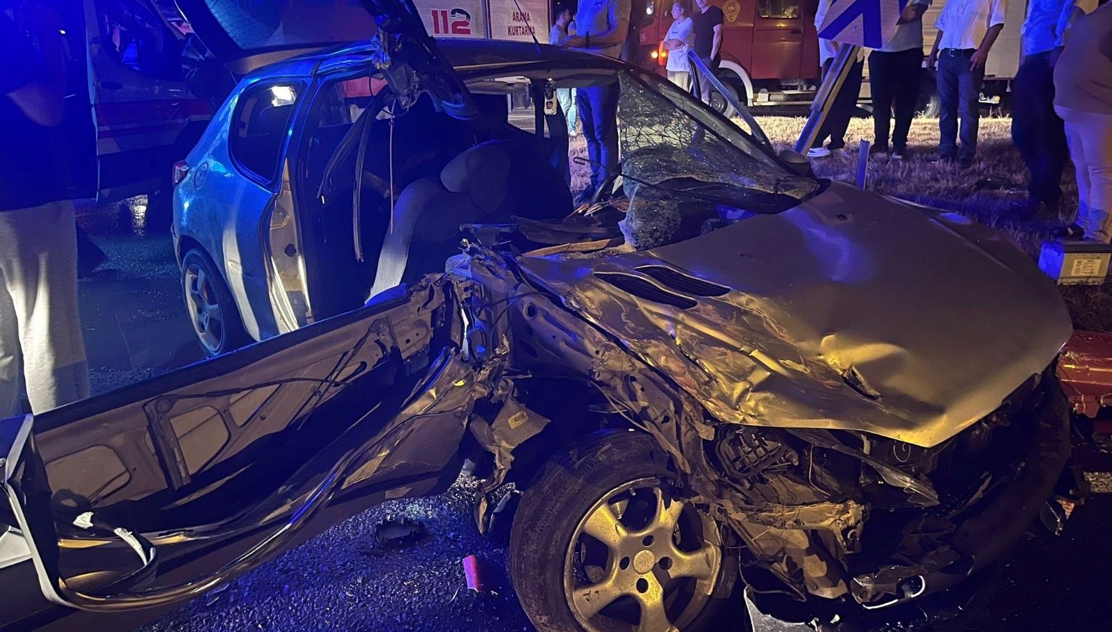 TIR, otomobil ve civciv ile çarpıştı.