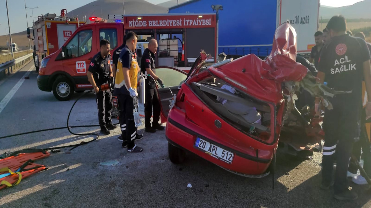 Niğde'de ciddi bir trafik kazası: Can kayıpları ve yaralanmalar mevcut