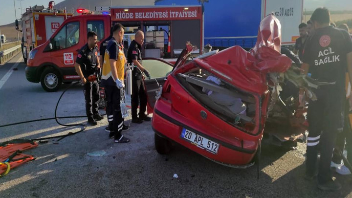 Niğde'de trajik kaza: 2 ölü, 3 yaralı