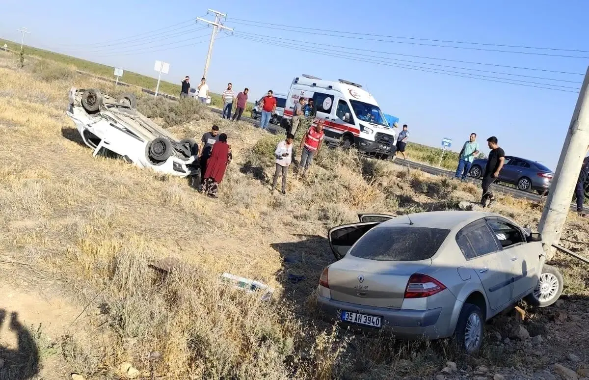 4 kişi Ceylanpınar'da trafik kazasında yaralandı.
