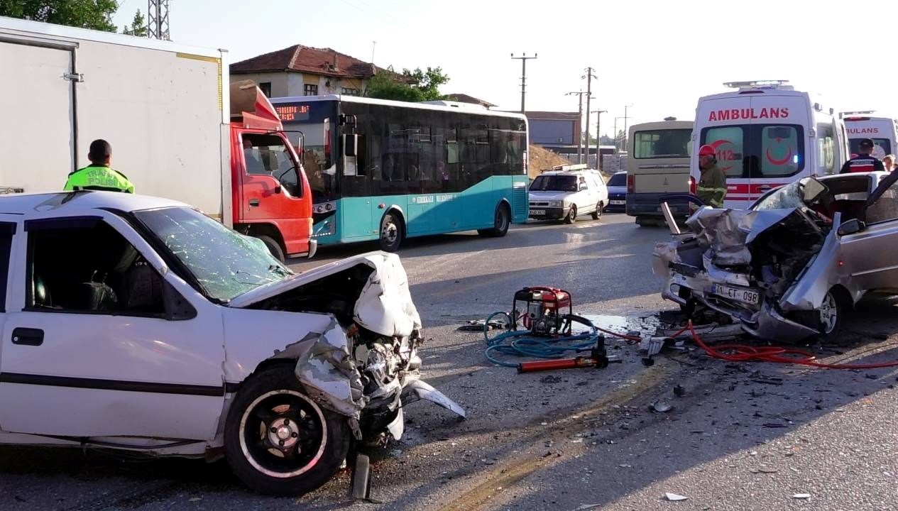 Kırıkkale'de trajik bir kazada sürücüler hayatını kaybetti.