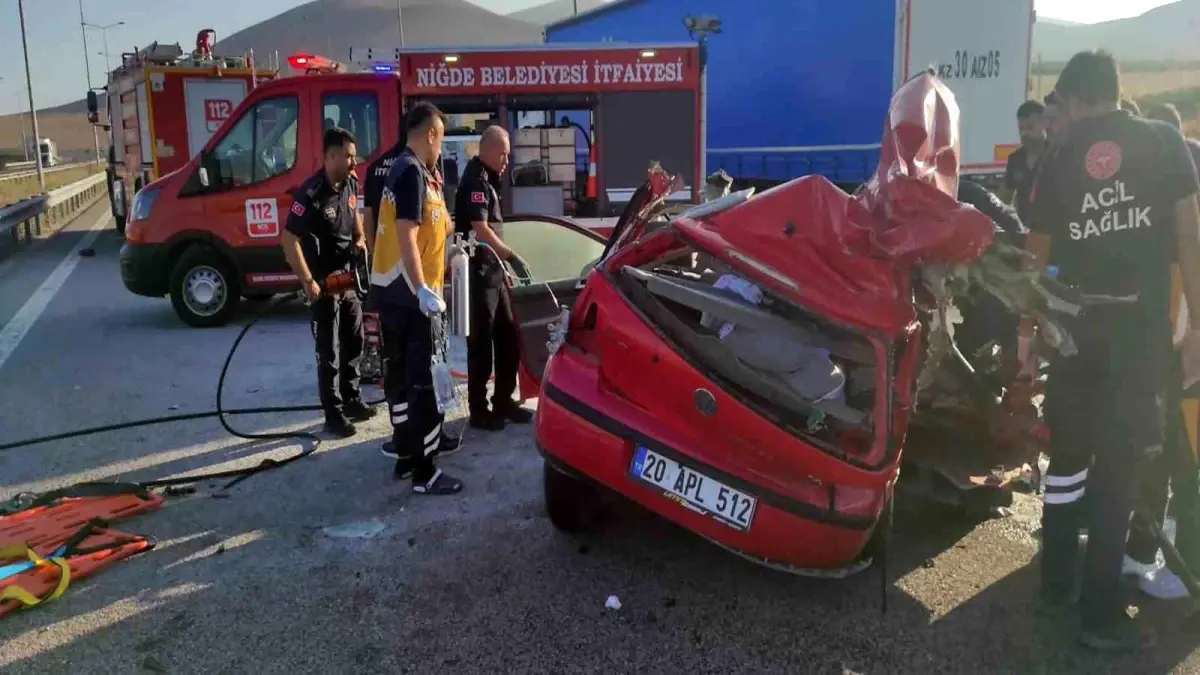 Niğde'de Kaza Sonucu 2 Kişi Hayatını Kaybetti, 3 Kişi Yaralandı