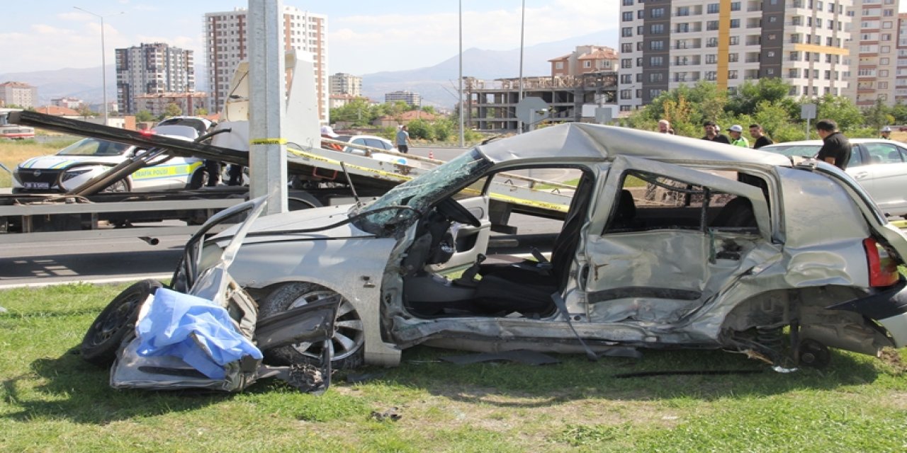 Ciddi kaza: 3 ölü, 3 yaralı.