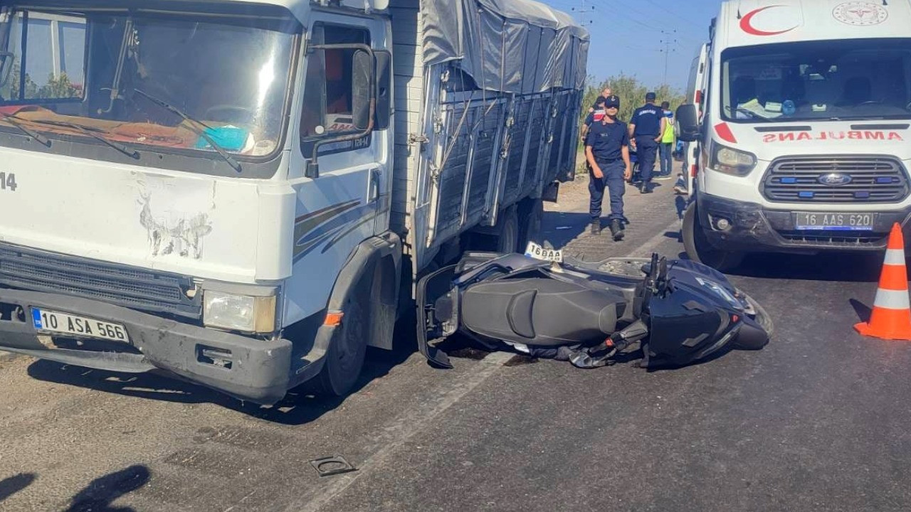 Trafikte korkunç kaza: Baba hayatını kaybetti, oğlu ağır yaralı.