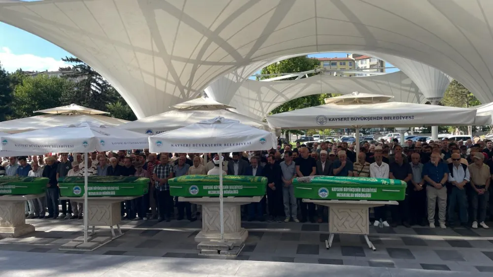 Annenin ve oğlunun cenazeleri defnedildi.