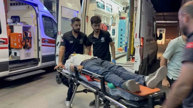 Kavga sırasında araya girmeye çalışırken darbe aldı.