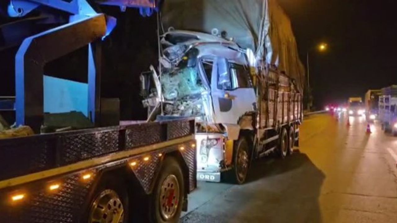 Adana-Pozantı Otoyolu'nda kaza nedeniyle trafik aksadı.