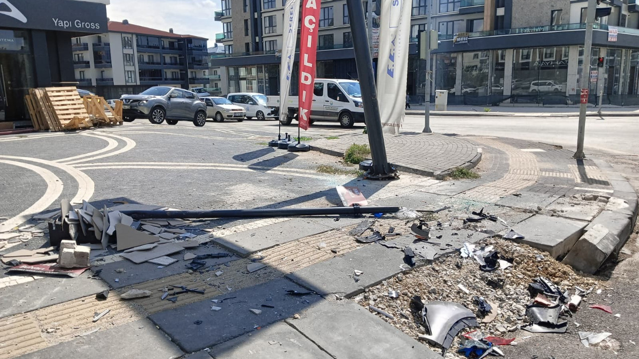 Ankara'da taksi ile araç çarpıştı: 1 kişi hayatını kaybetti, 1 kişi ağır yaralandı.