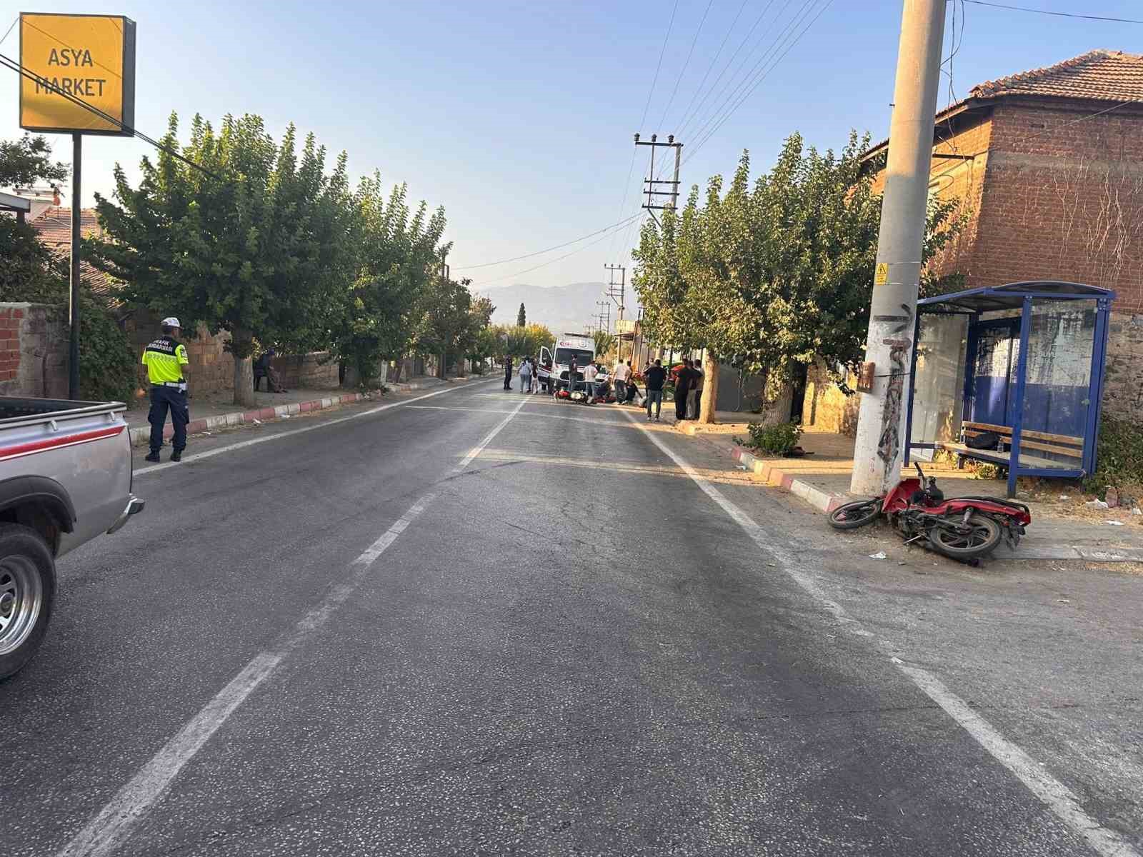 İzmir'de trafik kazasında 1 kişi ağır, 2 kişi ise yaralandı.