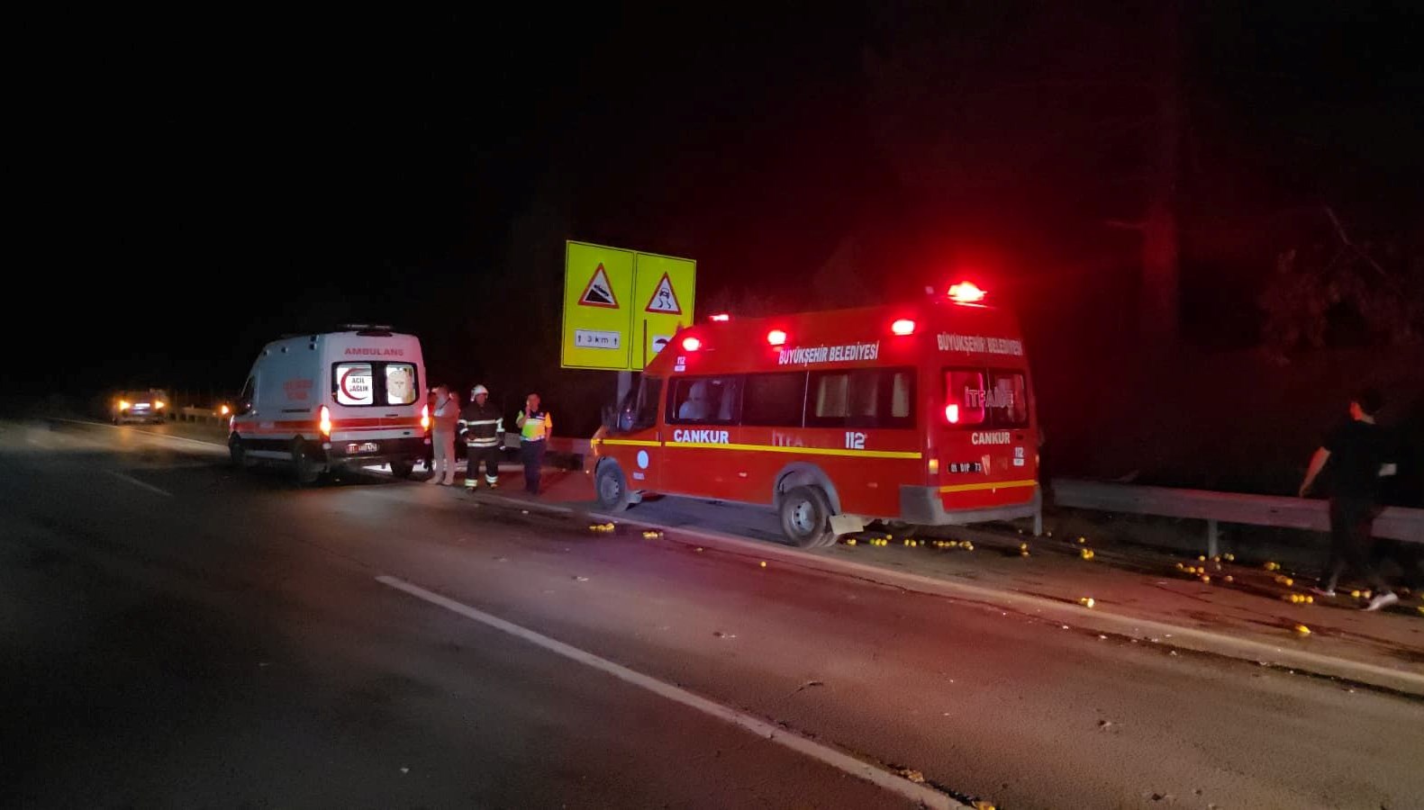 Adana'da 4 araç kaza yaptı: 1 ciddi şekilde yaralı var.