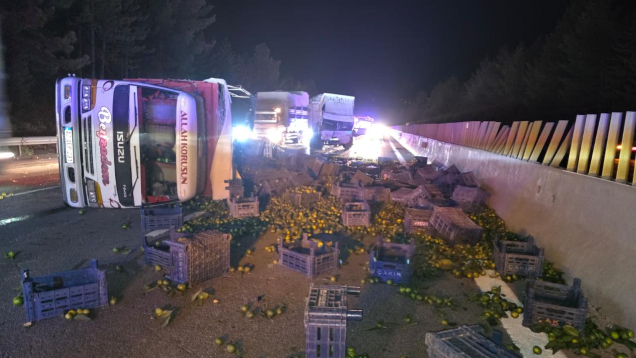 Adana'da ardışık kaza: Bir kişi ciddi şekilde yaralandı