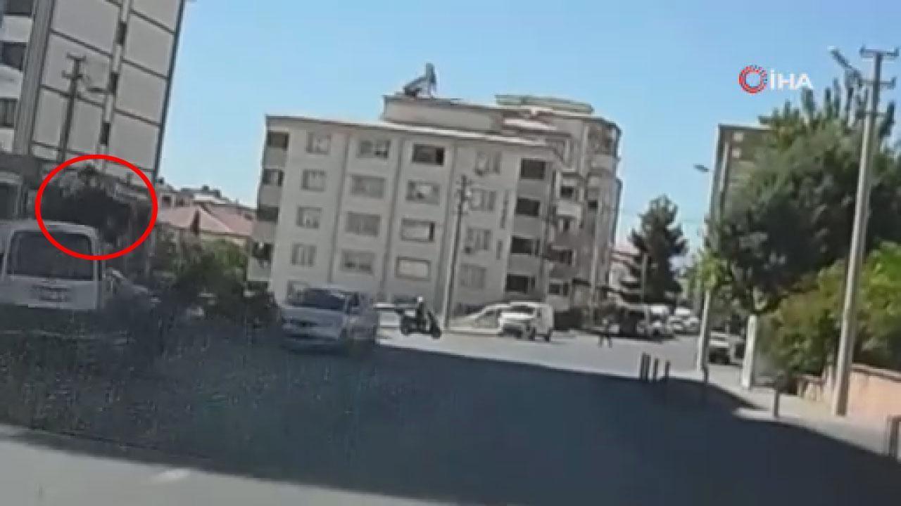 Kahramanmaraş'ta korkunç kaza: Havadan takla atarak düştü.
