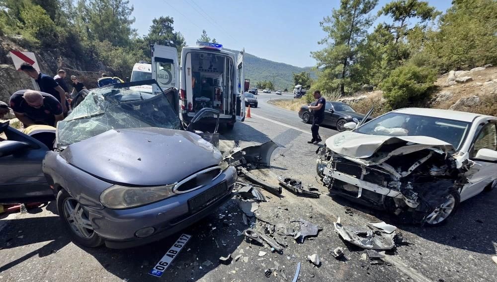 Antalya'da trajik kaza: Sekiz kişi yaralandı