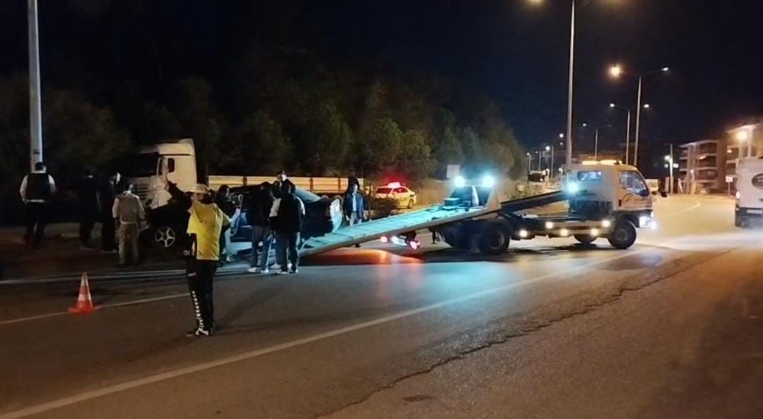 Kesişimde trafik kazası: 5 kişi yaralı