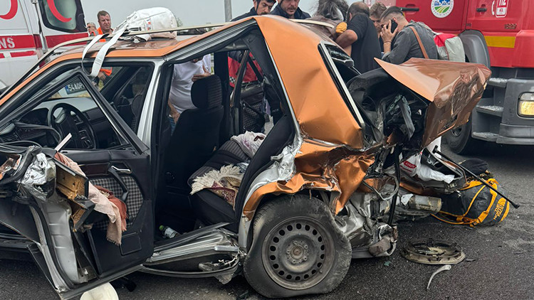 Kuzey Marmara'da trajik kaza: İş adamı ve eşi hayatını kaybetti, 3 kişi yaralı.