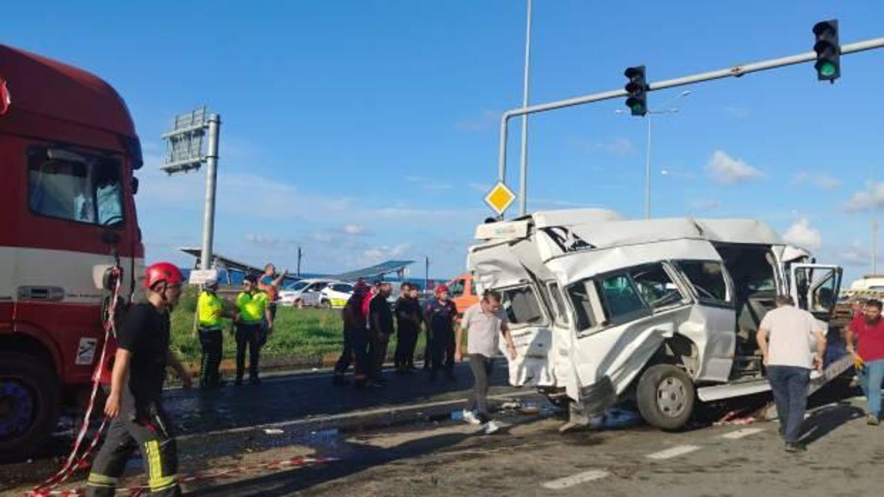 Trabzon'da şiddetli kaza: 15 kişi yaralandı!
