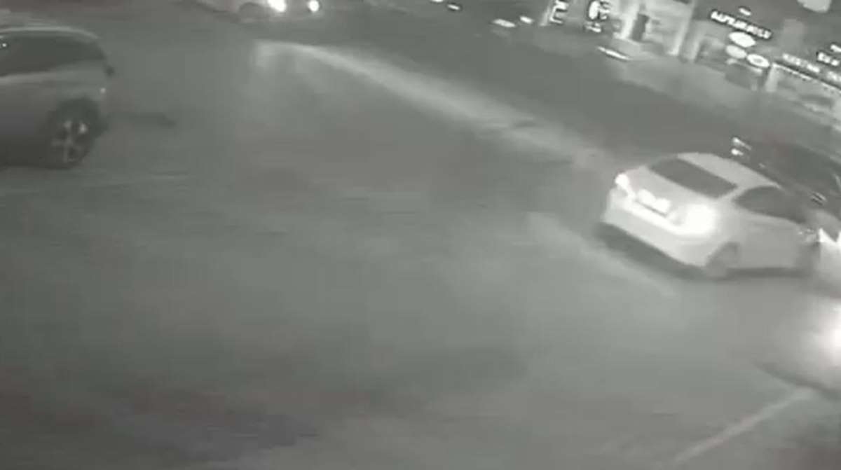 Yalova'da Altınova Belediyesi’nin resmi aracı kaza geçirdi.
