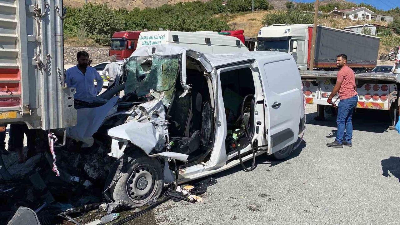 Elazığ'da 32 kaza: 2 kişi hayatını kaybetti, 44 kişi yaralandı.