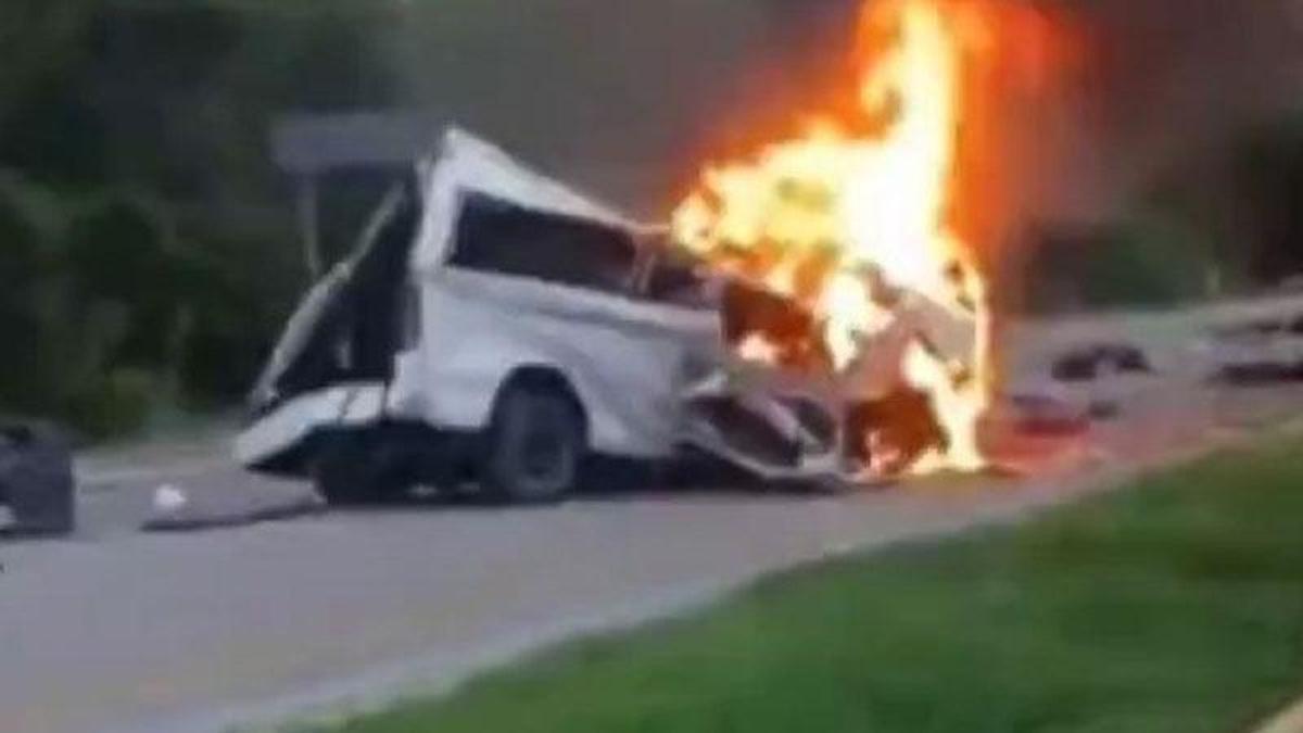 Meksika'da trafik kazasında 15 kişi hayatını kaybetti.