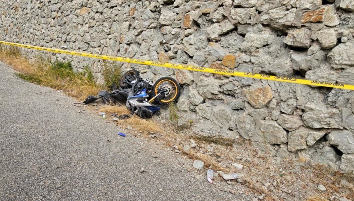 Bolu'da polis memuru bir motosiklet kazasında öldü.