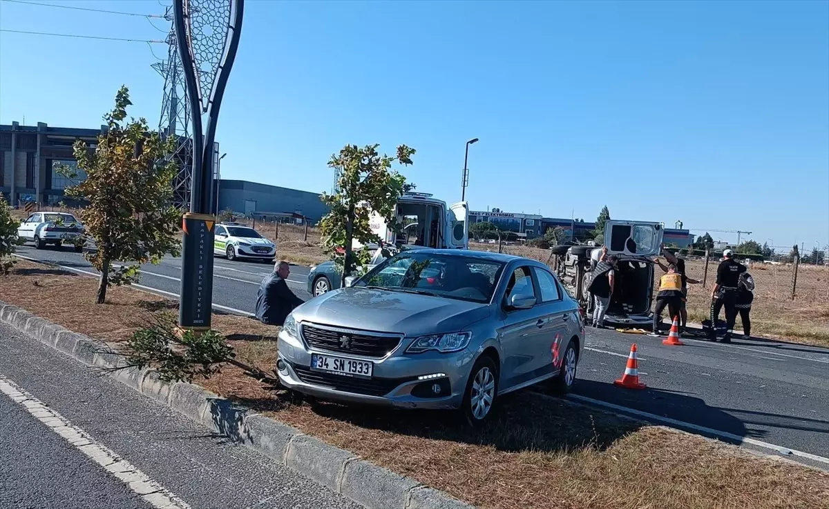 Kapaklı'da Trafik Kazasında 3 Kişi Yaralandı