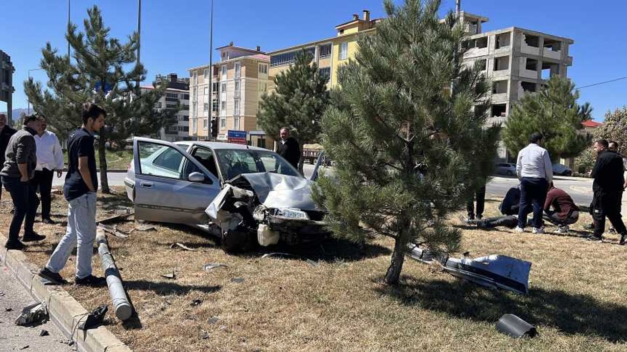 Göksun'da trafik kazasında 2 kişi yaralandı.