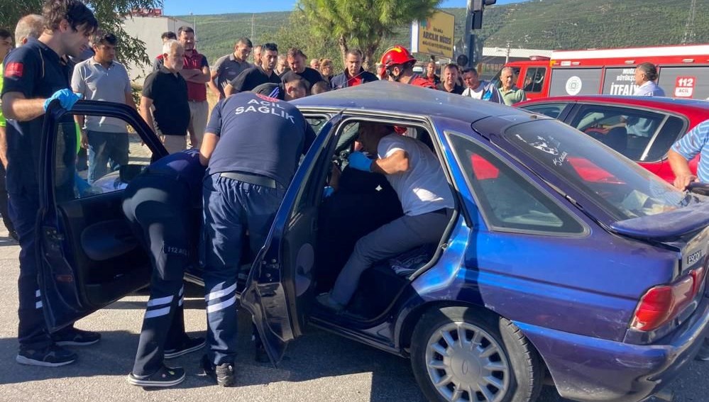 Muğla'da araçlar çarpıştı: "Trafik lambaları bozuktu" iddiası
