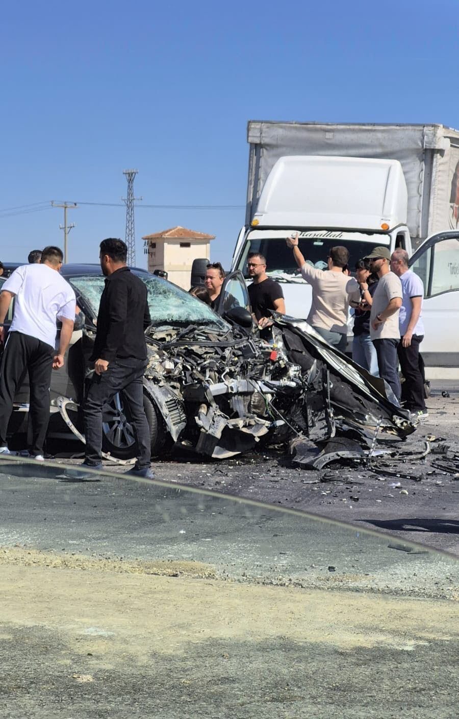 Korkunç kaza sonucu araç tamamen hasar gördü! - Son Dakika Haberleri