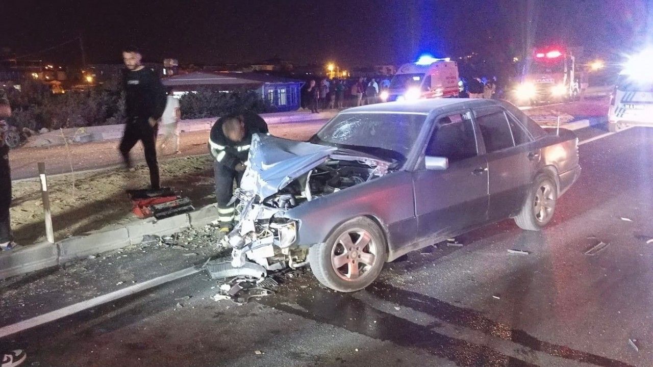 Samandağ'da kaza meydana geldi: 2 kişi yaralandı.