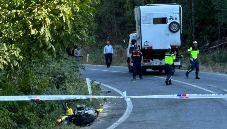 Trafik kazasında polis memuru hayatını kaybetti.