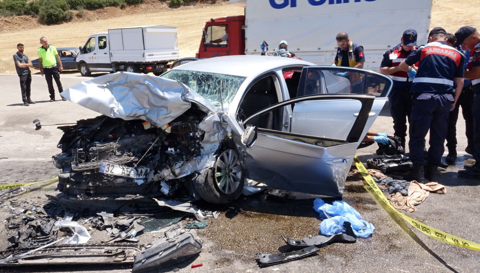 Alkol kullanımı ve aşırı hız trafik kazalarının önde gelen sebepleridir.